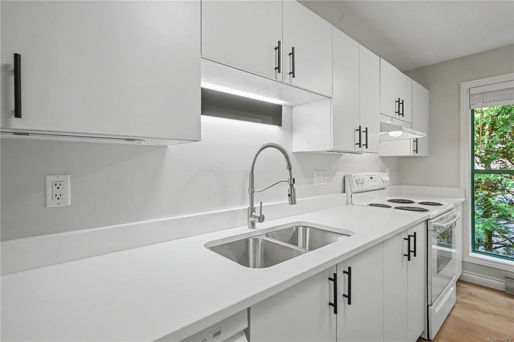 Fifth View of 1190 View St, Victoria, BC, V8V 5J2