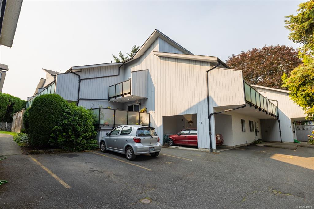 Third View of 3230 Rutledge St, Saanich, BC, V8X 1N7