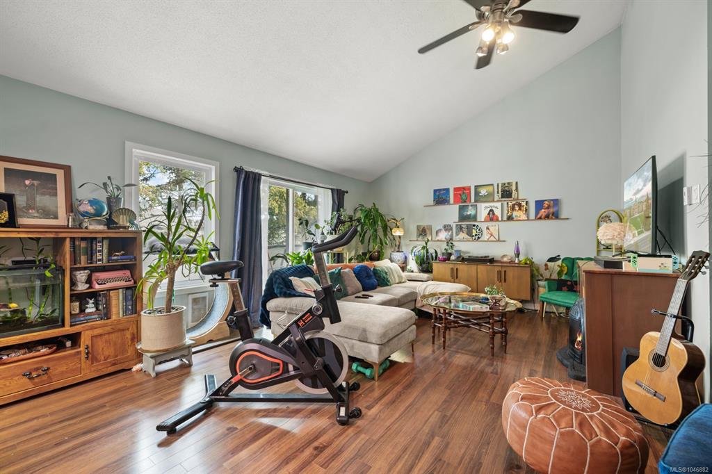 Fourth View of 3230 Rutledge St, Saanich, BC, V8X 1N7
