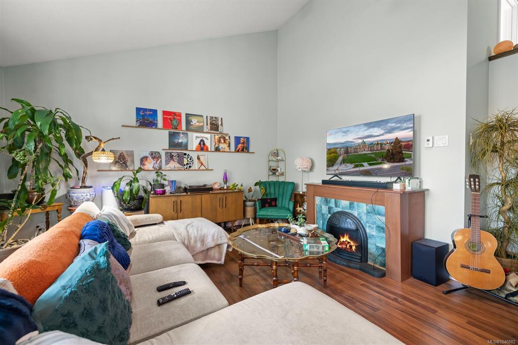 Fifth View of 3230 Rutledge St, Saanich, BC, V8X 1N7