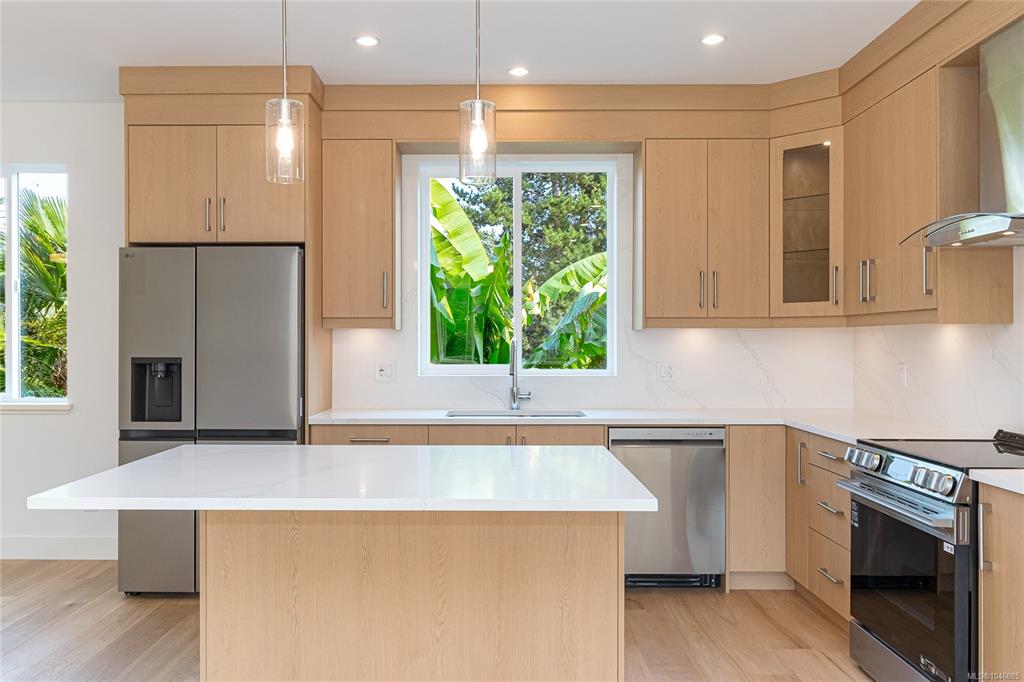 Fourth View of 1559 Ash Rd, Saanich, BC, V8N 2S9