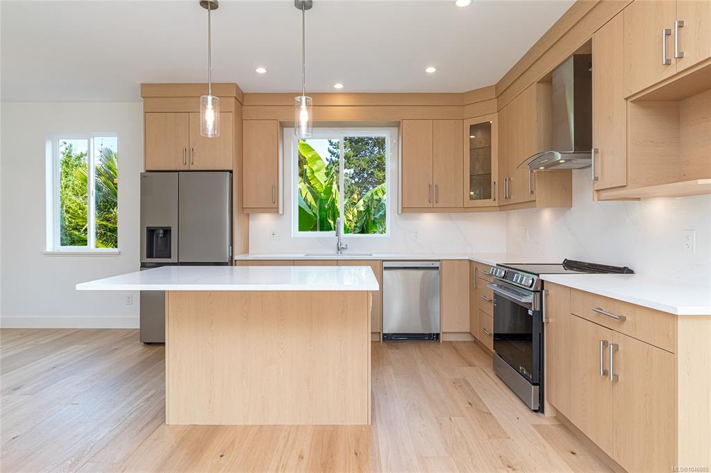 Fifth View of 1559 Ash Rd, Saanich, BC, V8N 2S9