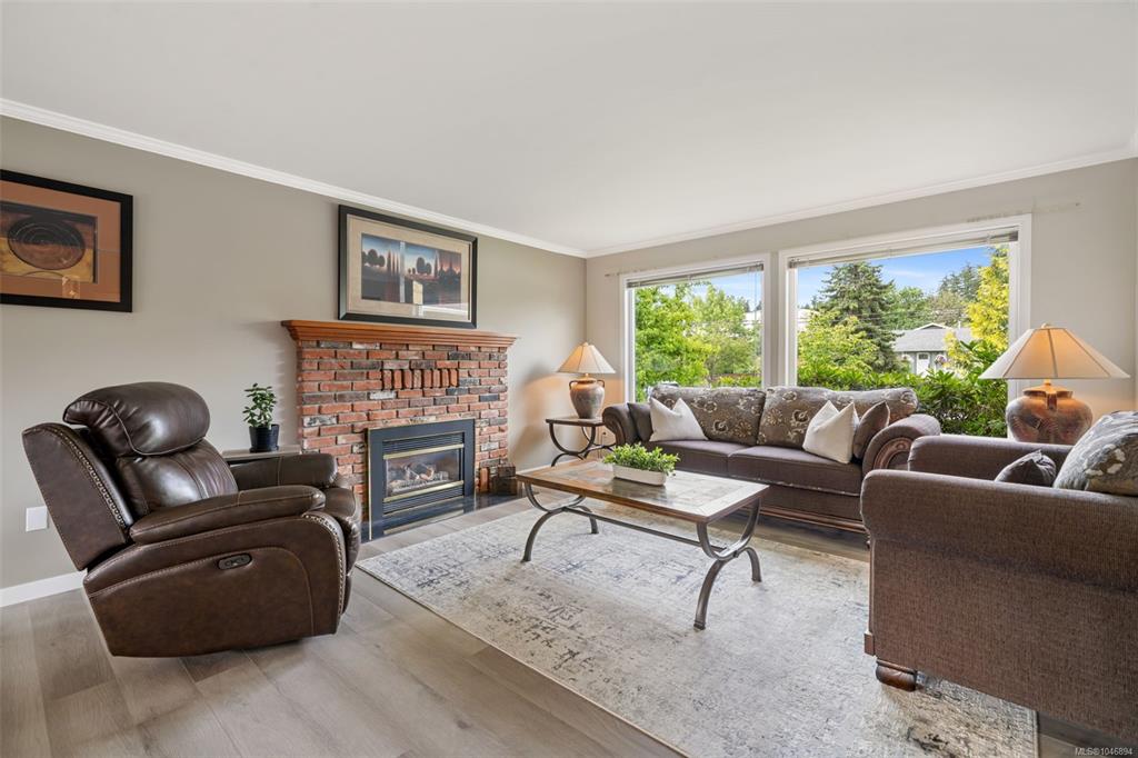 Third View of 547 Normandy Rd, Saanich, BC, V8Z 3J3