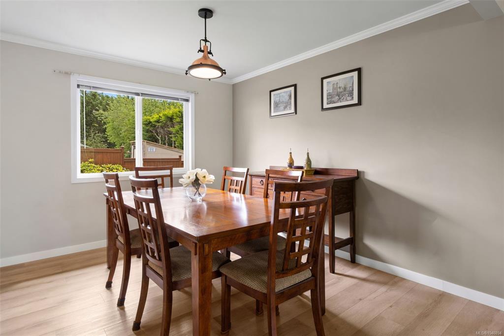 Fifth View of 547 Normandy Rd, Saanich, BC, V8Z 3J3
