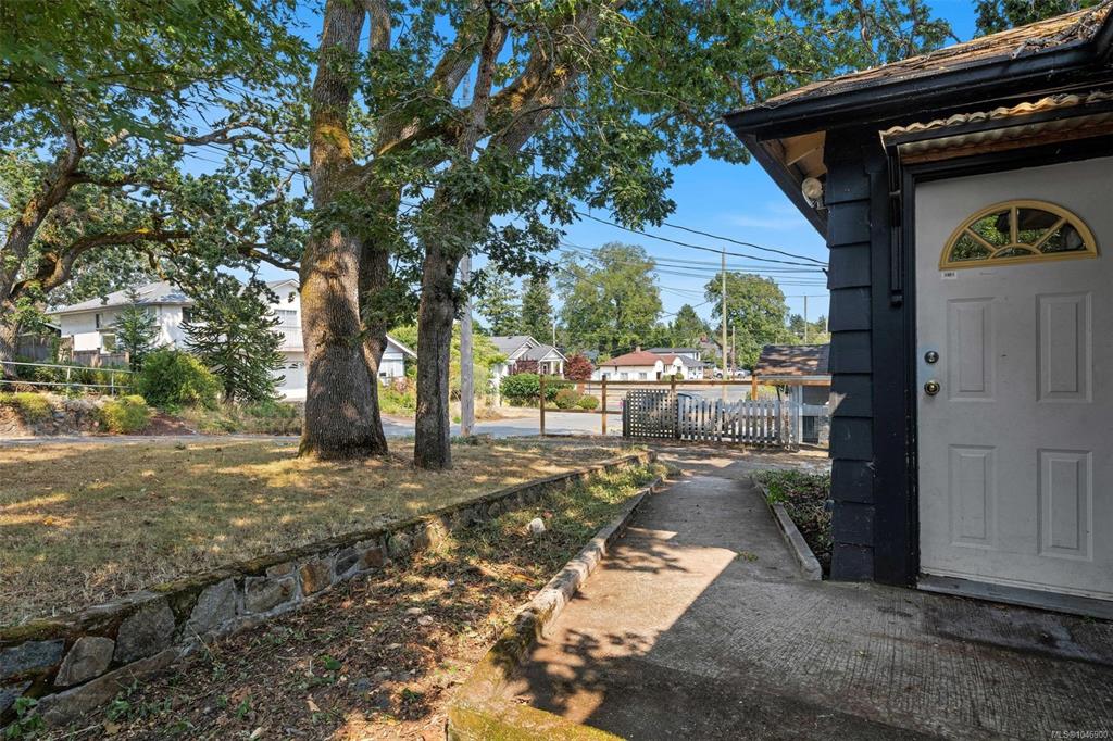 Third View of 1669 Kisber Ave, Saanich, BC, V8P 2W5