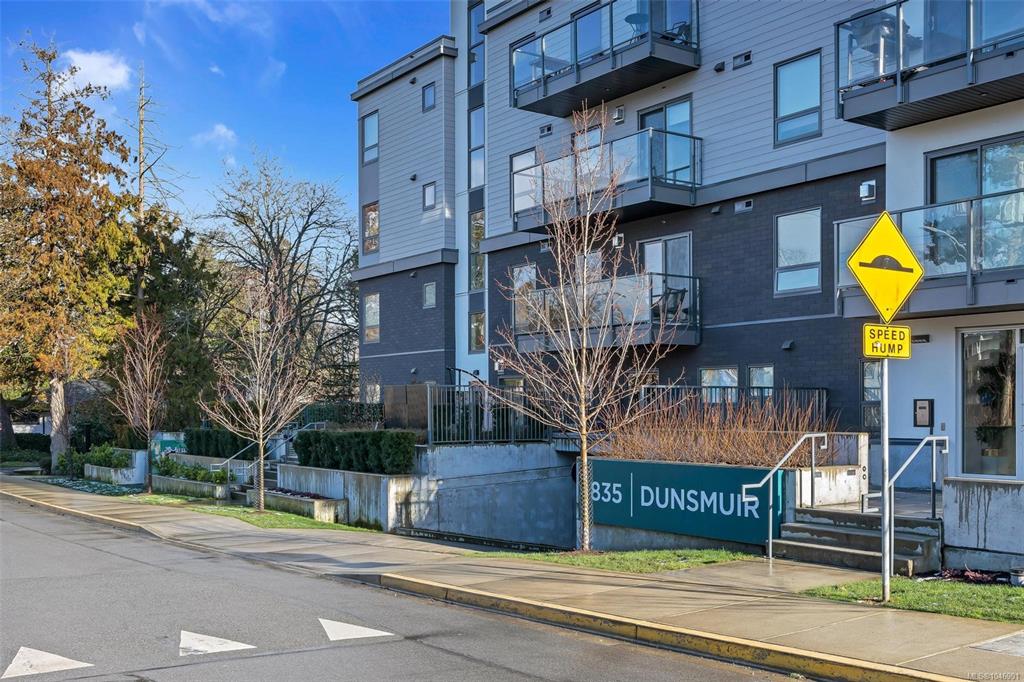 Third View of 835 Dunsmuir Rd, Esquimalt, BC, V9A 5B8