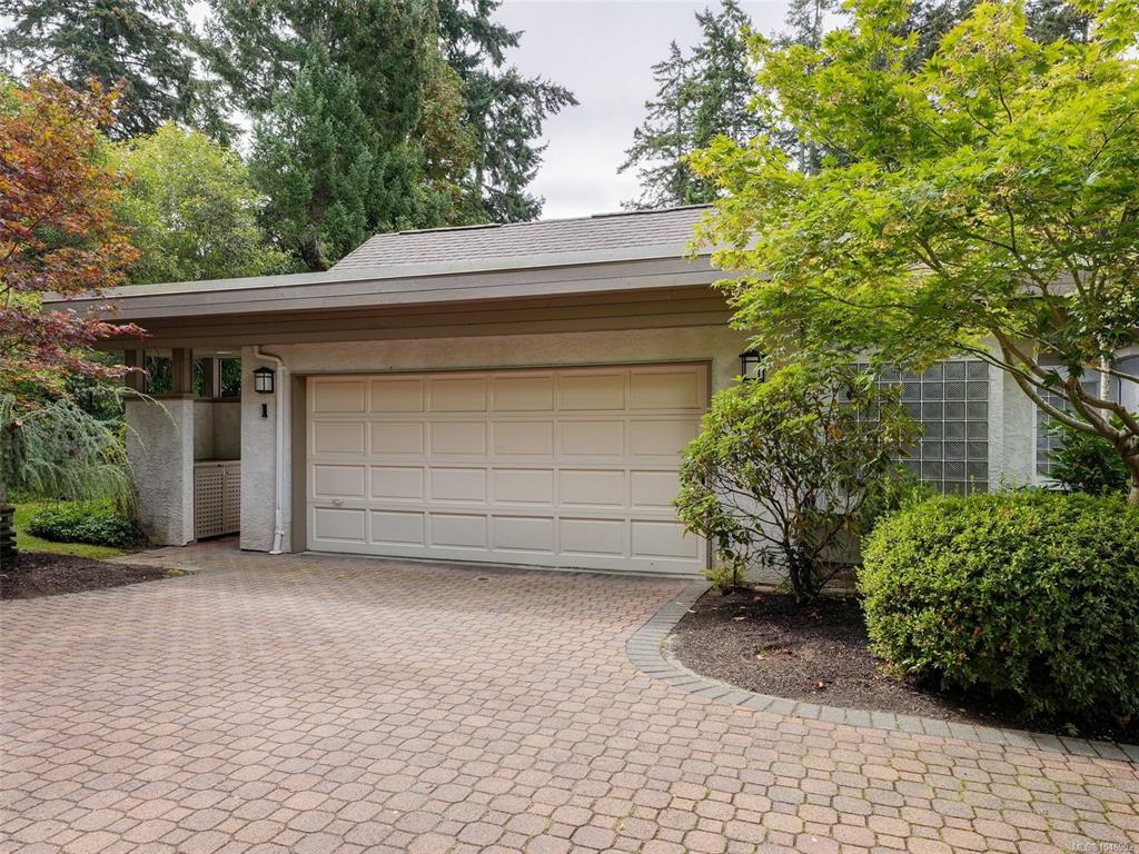 928 Bearwood Lane, 1046902, BC,