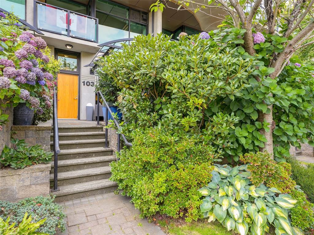 Third View of 21 Erie St, Victoria, BC, V8V 5A8
