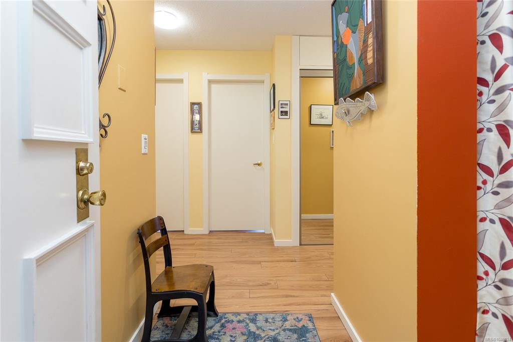 Fifth View of 1035 Southgate St, Victoria, BC, V8V 2Z1