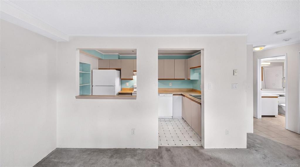 Fifth View of 1560 Hillside Ave, Victoria, BC, V8T 5B8