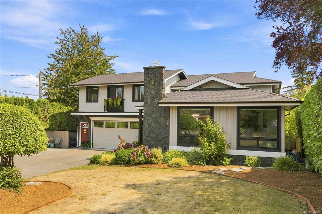 Third View of 7081 East Saanich Rd, Central Saanich, BC, V8M 1Y3