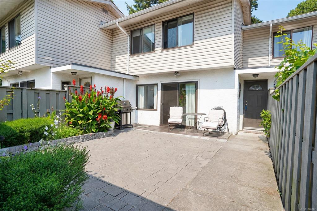 Third View of 610 Mckenzie Ave, Saanich, BC, V8Z 2A7