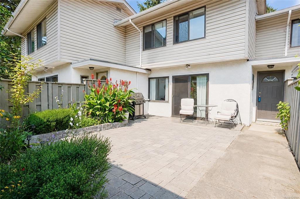 Fourth View of 610 Mckenzie Ave, Saanich, BC, V8Z 2A7