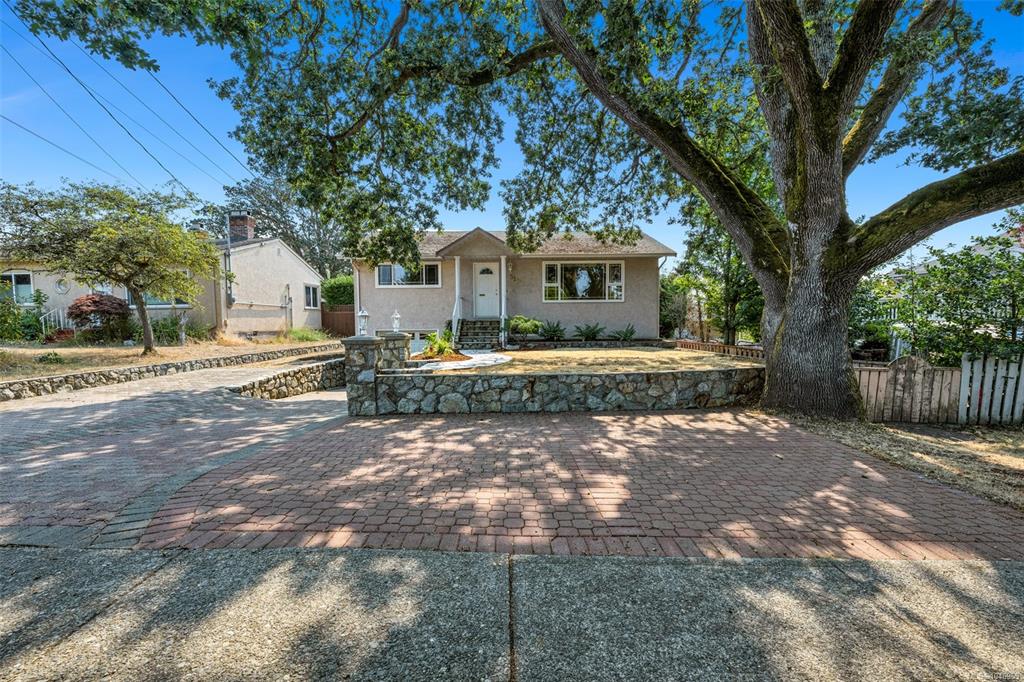 Third View of 3107 Harriet Rd, Victoria, BC, V9A 1T7