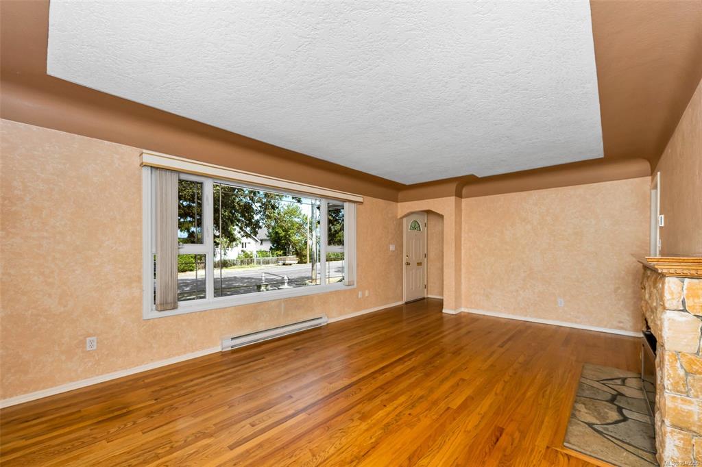 Fifth View of 3107 Harriet Rd, Victoria, BC, V9A 1T7