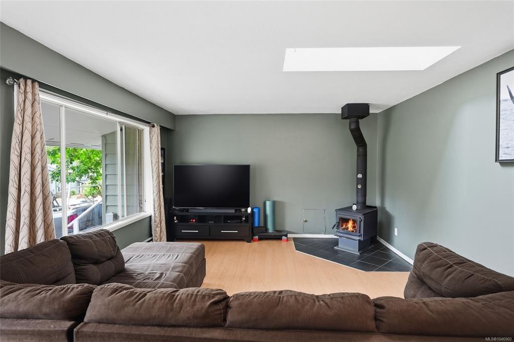 Third View of 358 Aldous Rd, Qualicum Beach, BC, V0N 1G0