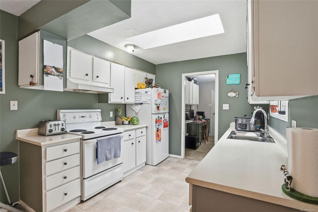 Fourth View of 358 Aldous Rd, Qualicum Beach, BC, V0N 1G0