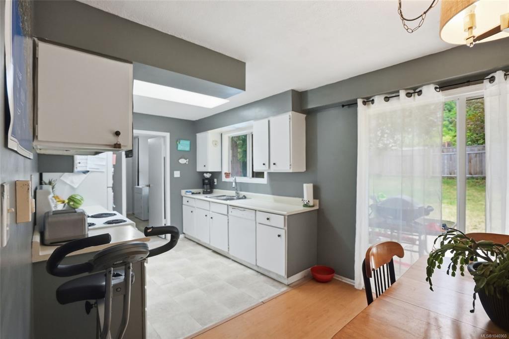 Fifth View of 358 Aldous Rd, Qualicum Beach, BC, V0N 1G0