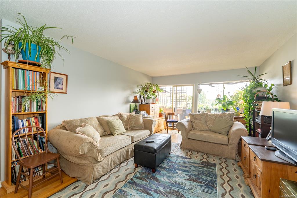 Fifth View of 964 Heywood Ave, Victoria, BC, V8V 2Y5