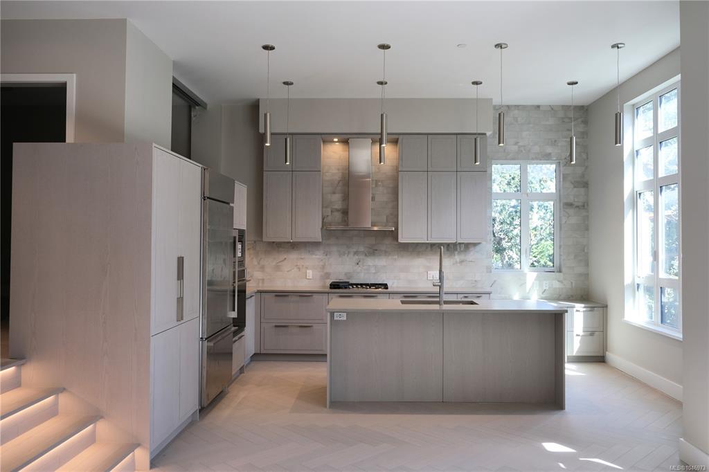 425 Lampson St, 1046973, BC,