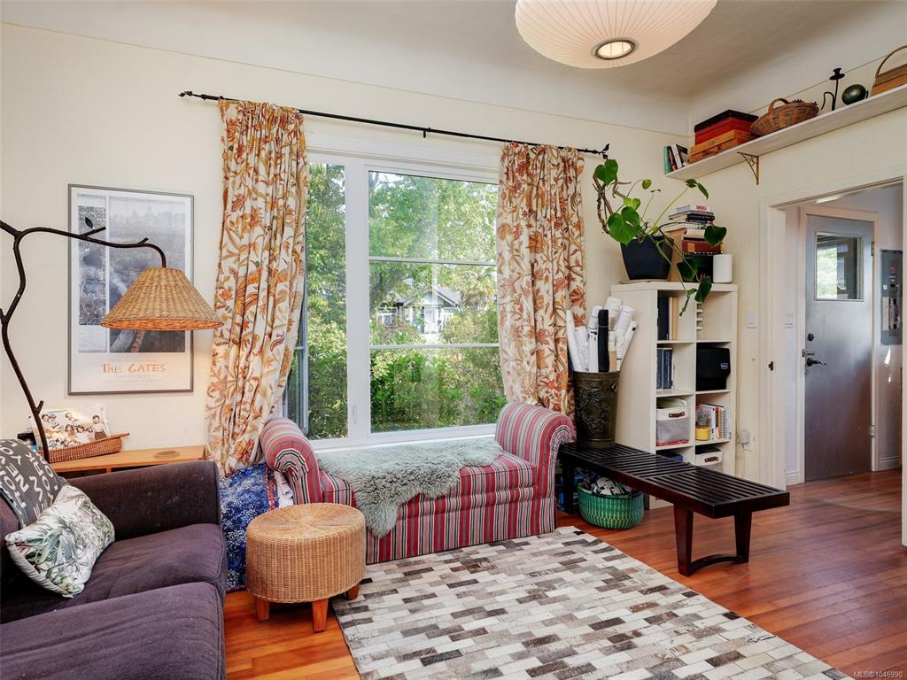 Third View of 1541 Burton Ave, Victoria, BC, V8T 2N3