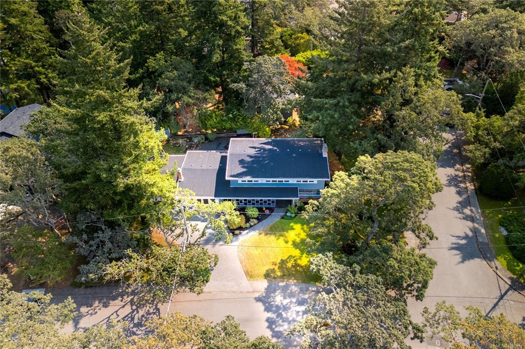 Fifth View of 3459 Plymouth Rd, Oak Bay, BC, V8P 4X6