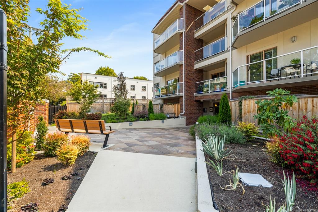 Fourth View of 945 Mcclure St, Victoria, BC, V8V 3E8
