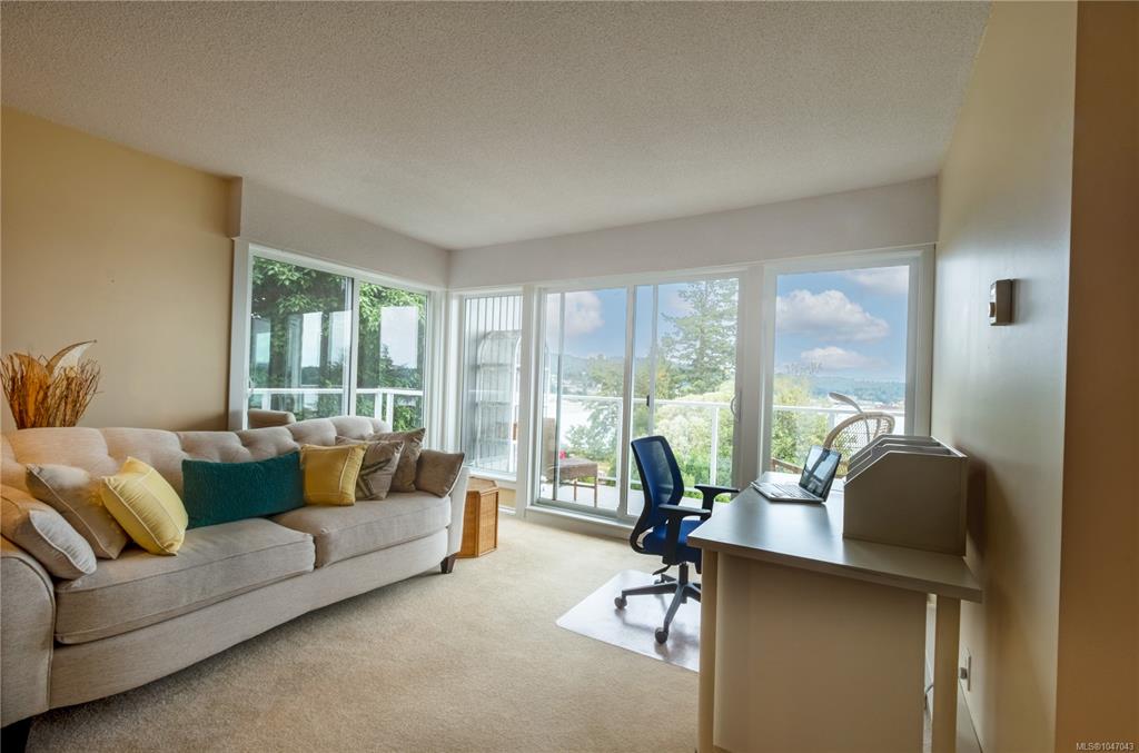 Fourth View of 2562 Departure Bay Rd, SEASCAPE MANOR, Nanaimo, BC, V9R 5J6