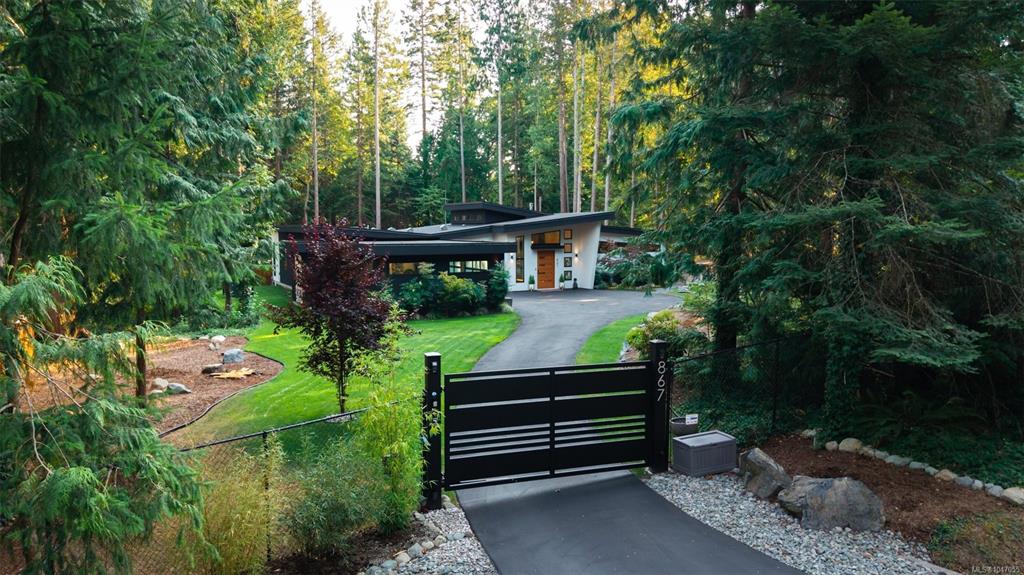 Third View of 867 Bradley Dyne Rd, North Saanich, BC, V8L 5H1