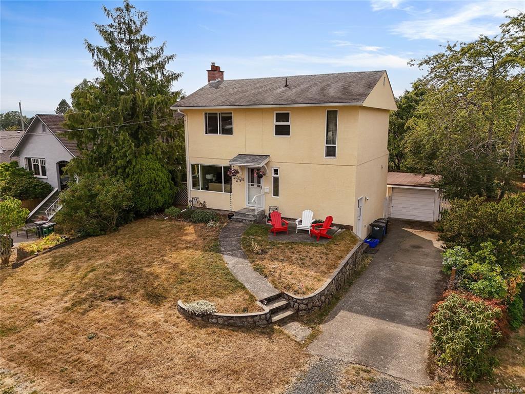 Second View of 3304 Aldridge St, Saanich, BC, V8P 4L8