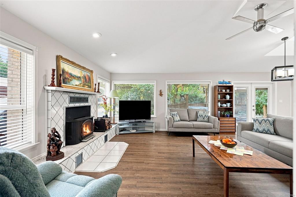 Third View of 2319 Island Hwy E, Nanoose Bay, BC, V9P 9E2
