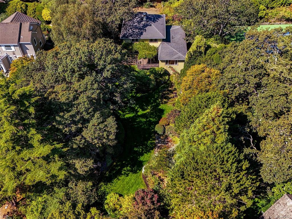 Fourth View of 535 Island Rd, Oak Bay, BC, V8S 2T7