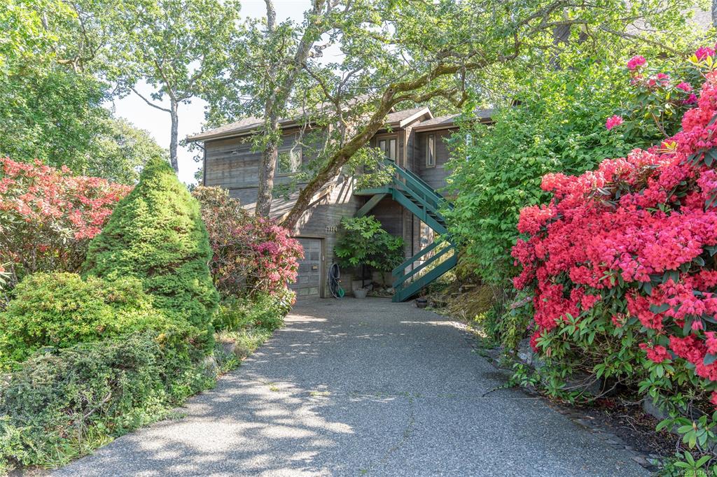 Third View of 3574 Mcinnis Rise, Saanich, BC, V8P 5M7