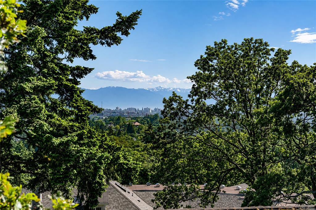 Fifth View of 3574 Mcinnis Rise, Saanich, BC, V8P 5M7