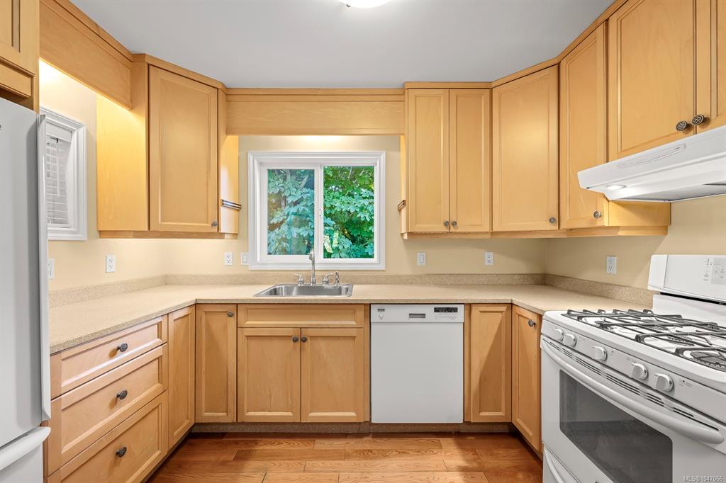 Fifth View of 2625 Urquhart Ave, Courtenay, BC, V9N 6T6