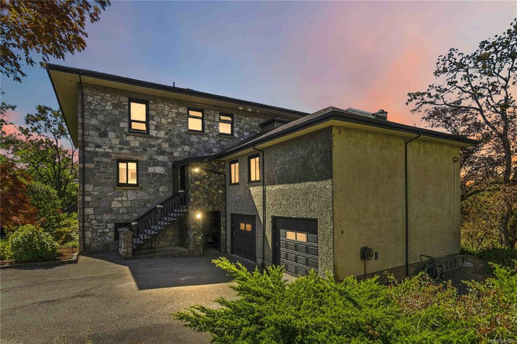 3960 Cedar Hill Rd, 1047071, BC,