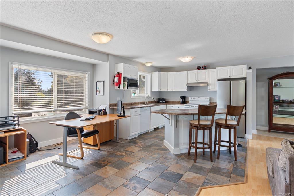 Fourth View of 3400 Departure Bay Rd, Nanaimo, BC, V9T 1B8