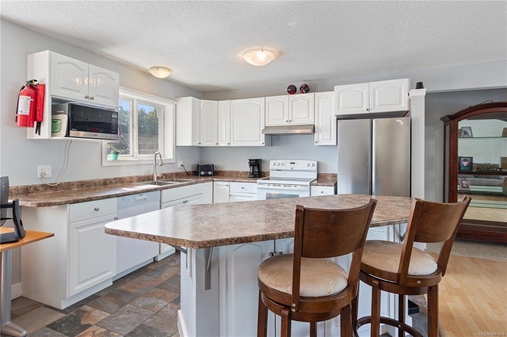 Fifth View of 3400 Departure Bay Rd, Nanaimo, BC, V9T 1B8