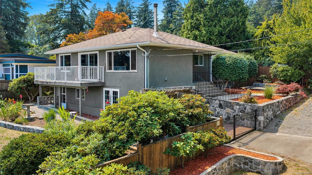 Third View of 711 Wells Rd, Saanich, BC, V8Y 1R6