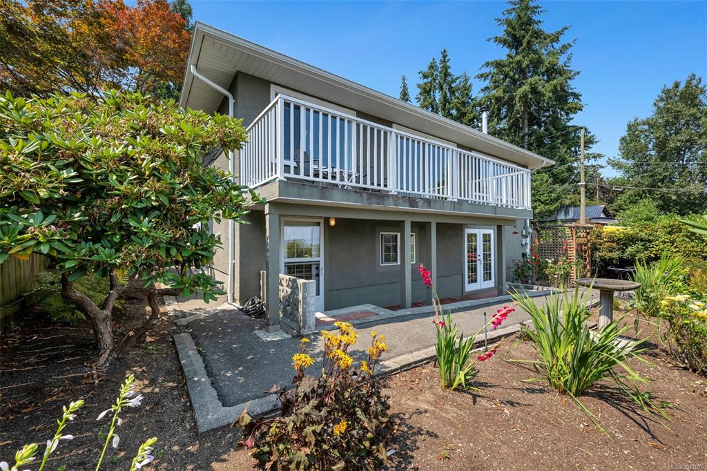 Fourth View of 711 Wells Rd, Saanich, BC, V8Y 1R6