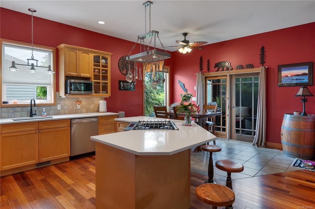 Third View of 240 Carolyn Rd, Campbell River, BC, V9W 5M6