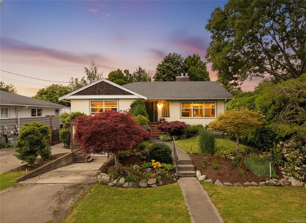 Second View of 2758 Dunlevy St, Oak Bay, BC, V8R 5Z5