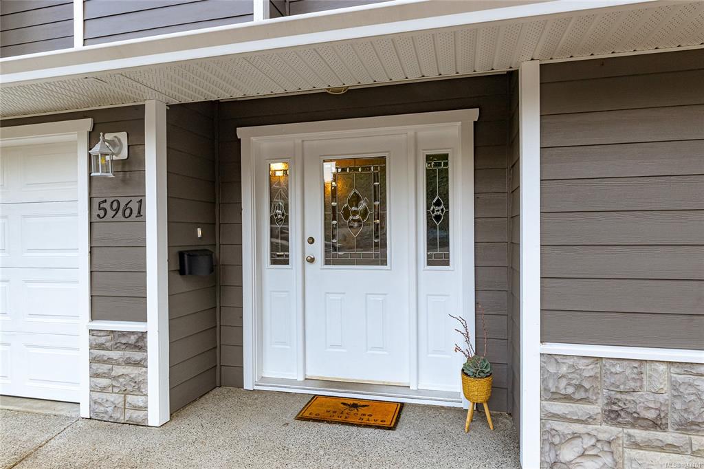 Third View of 5961 Cornerstone Pl, Duncan, BC, V9L 0A1