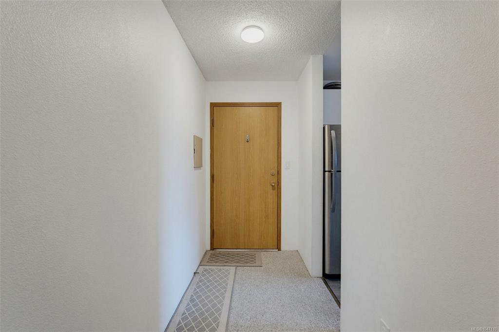Fourth View of 3255 Glasgow Ave, Mayfair Court, Saanich, BC, V8X 4S4