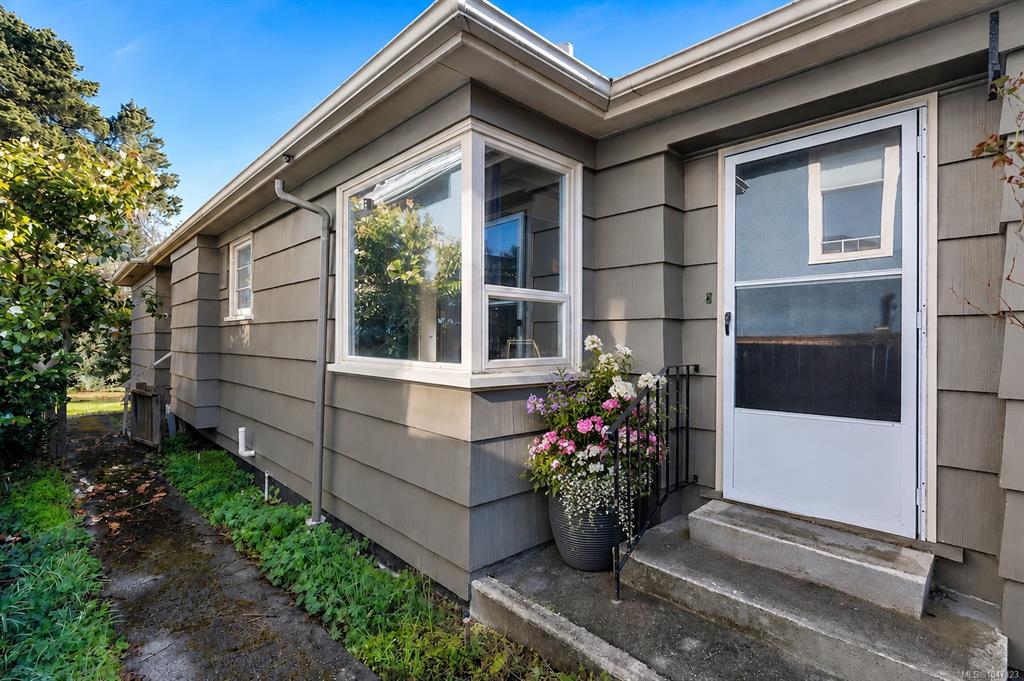 Fourth View of 1130 May St, Victoria, BC, V8V 2S5