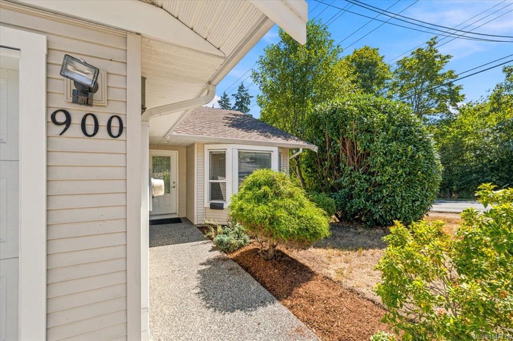 Third View of 900 Georgia Ave, Nanaimo, BC, V9R 5W8