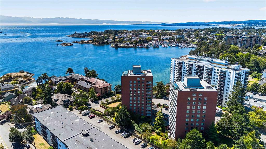 Third View of 325 Maitland St, Victoria, BC, V9A 7E9