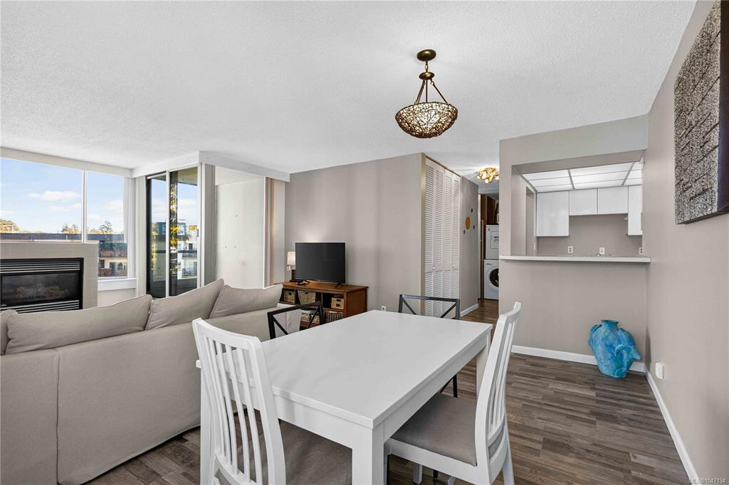 Fifth View of 325 Maitland St, Victoria, BC, V9A 7E9