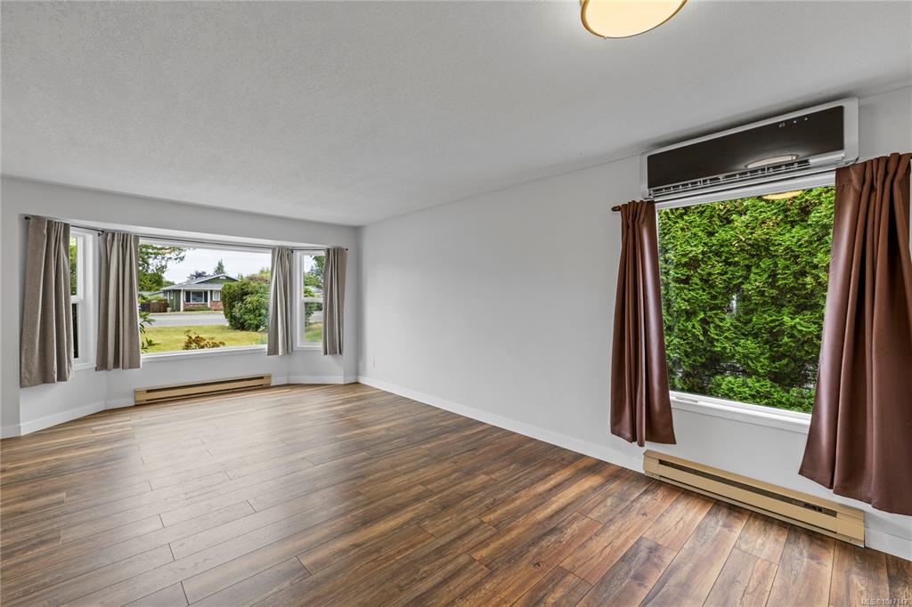 Fourth View of 574 Hirst Ave, Parksville, BC, V9P 1H8