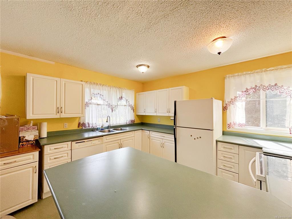 Fourth View of 390 Alder Cres, Gold River, BC, V0P 1G0